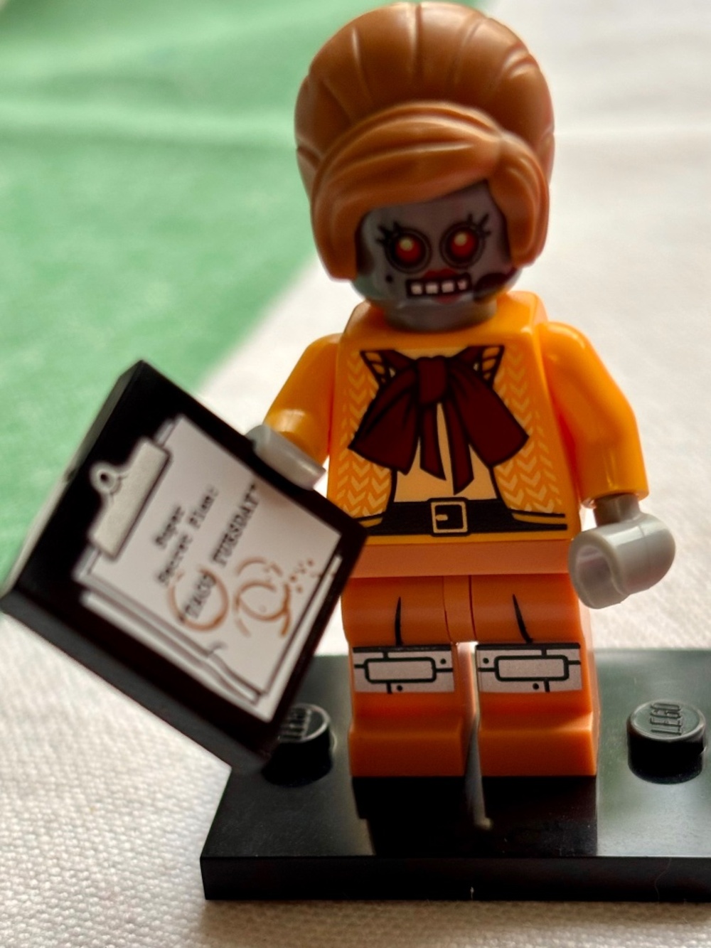 The LEGO Movie "Velma Staplebot" coltlm-11 With stand, pamphlet & accessories.